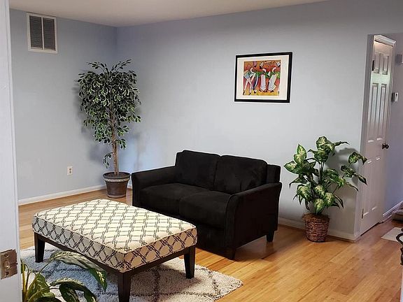 3rd image of 1113 E Patuxent Dr