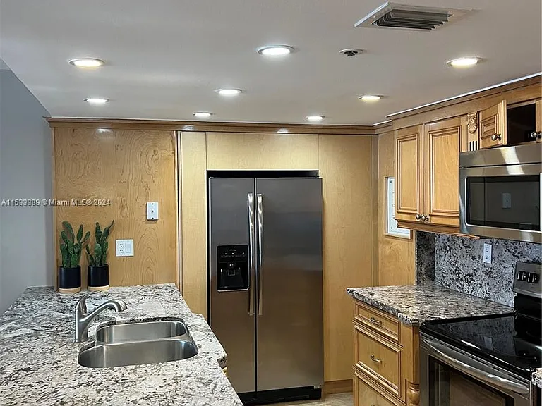 1717 N Bayshore Dr #A-1856 — Photo 7