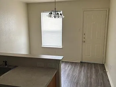 1302 Dugger Cir — Photo 4