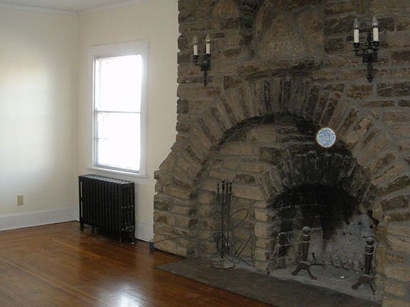 4th image of 129 Louis Ave