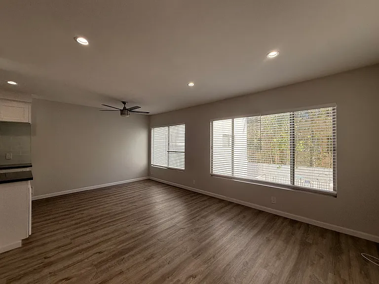 415 N Oakhurst Dr #205 — Photo 4