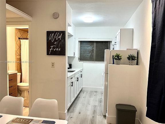 3rd image of 825 Euclid Ave APT 8