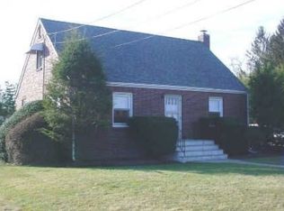 288 Clay Pitts Rd, East Northport, NY 11731