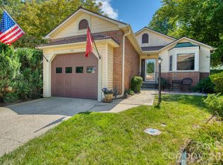 130 Exeter Ct, Hendersonville, NC 28791