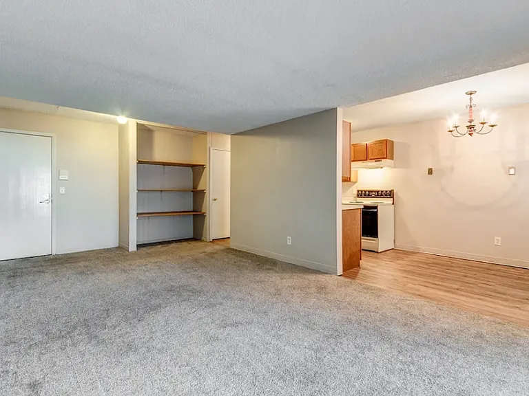 Scandia Woods Apartments — Photo 14
