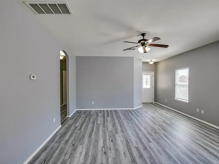 1110 Concan Dr — Photo 4