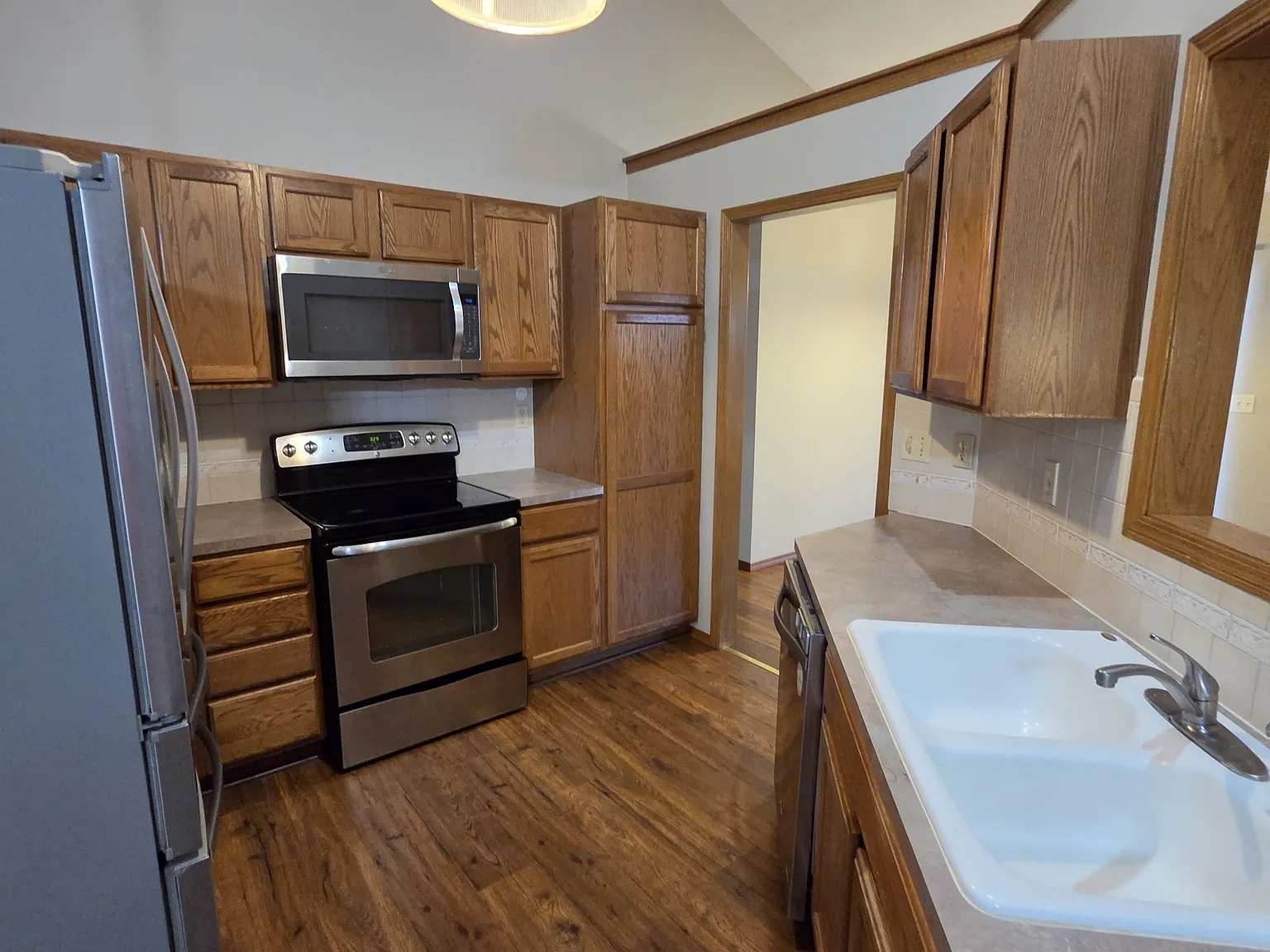 4 bed, 2348 sqft, $2,150 — Photo 4