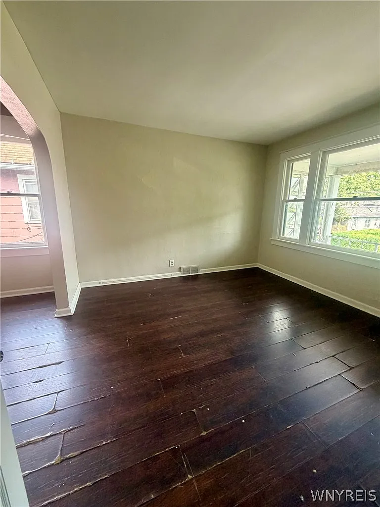 2 bed, 1.0 bath, 880 sqft, $1,050 — Photo 4