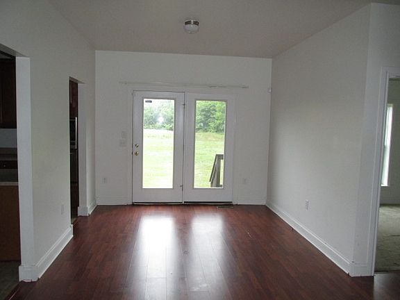 4th image of 353 Pond Dr