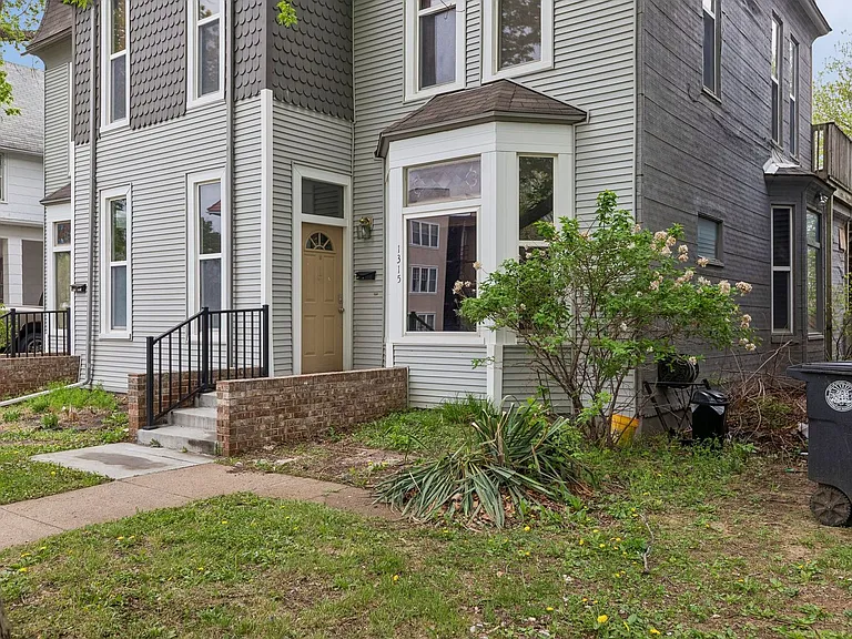 1315 S 32nd St — Photo 2