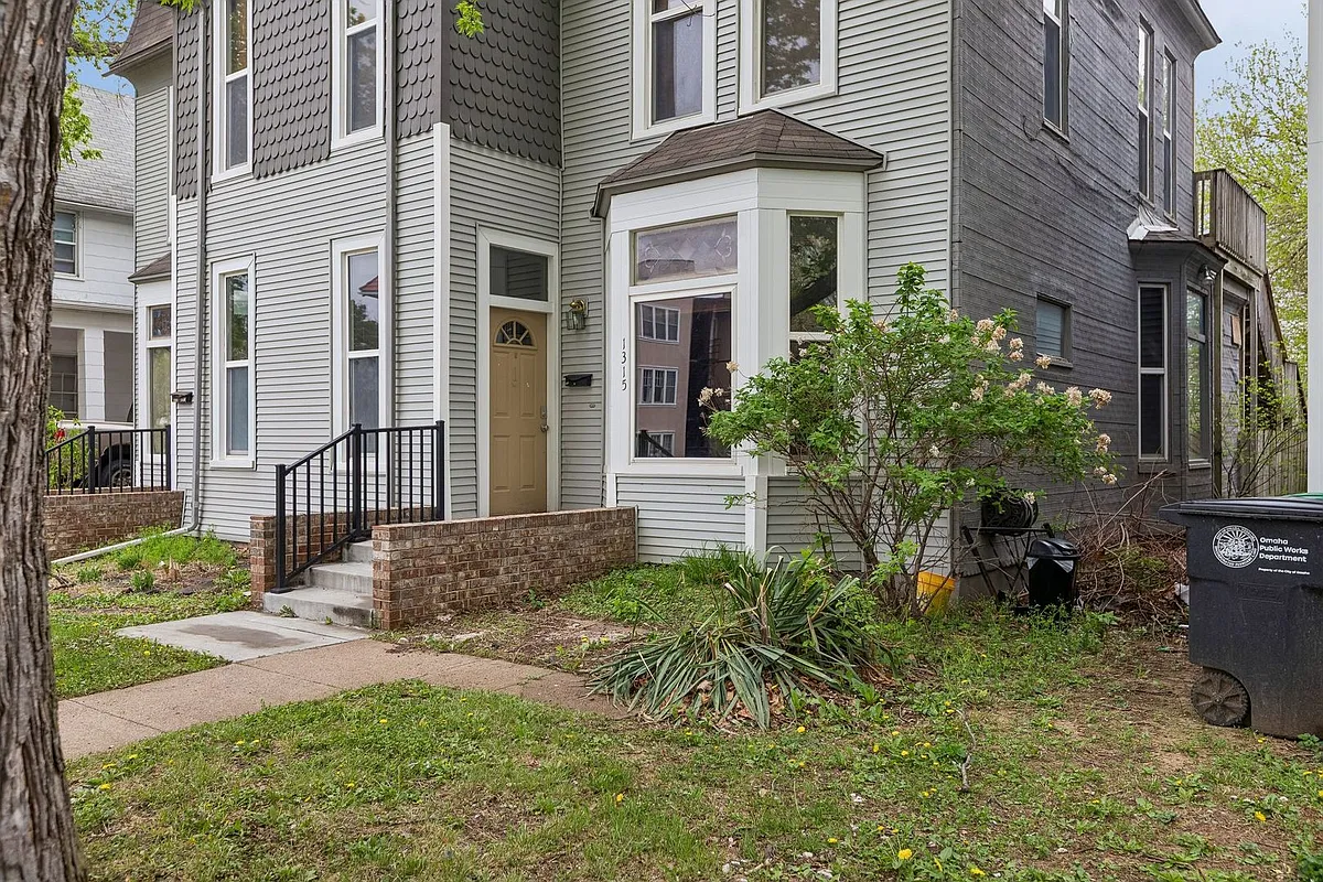Building Photo - 1315 S 32nd St