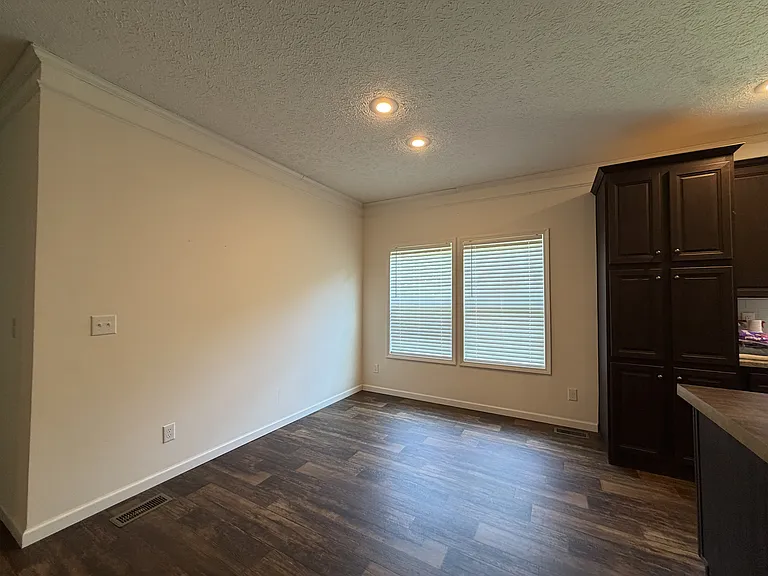 1311 E Memorial Hwy — Photo 13