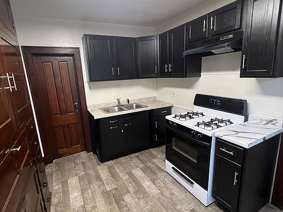 5th image of 804 S 8th St