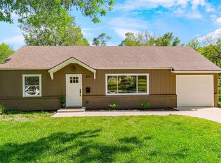 2711 W 77th St, Prairie Village, KS 66208