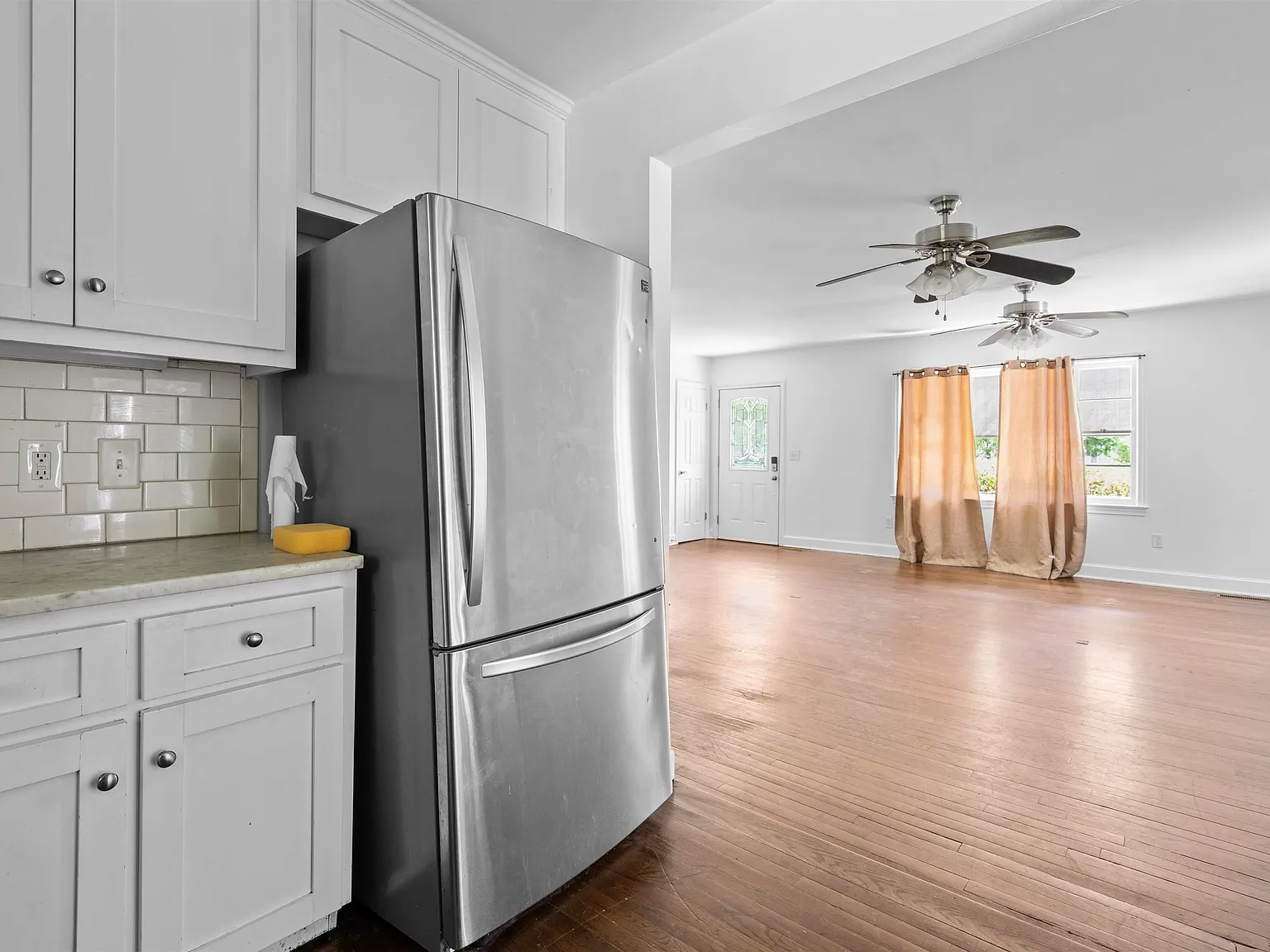 3 bed, 1850 sqft, $2,500 — Photo 2