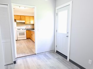 2860 Fillmore Ln, Davenport, IA 52804