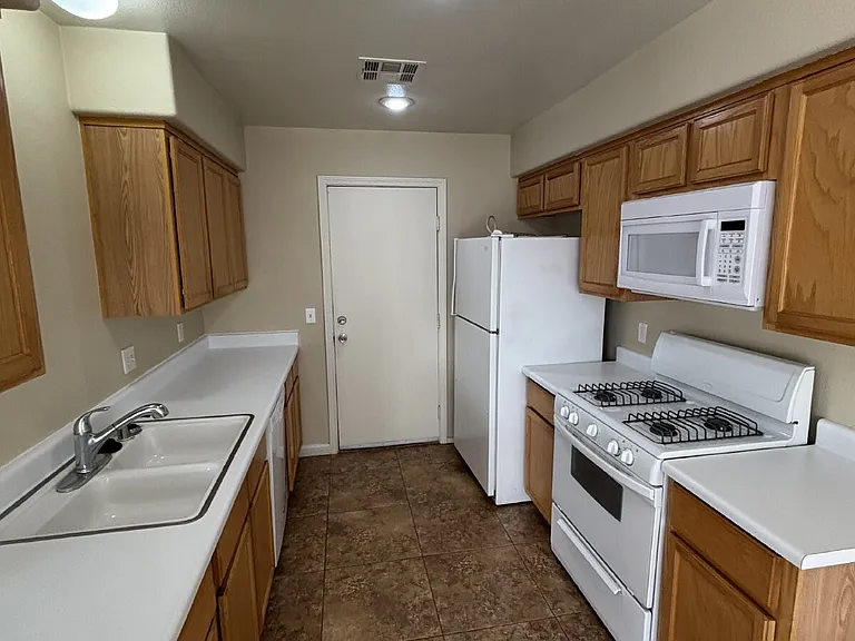 709 Spotted Eagle St — Photo 9