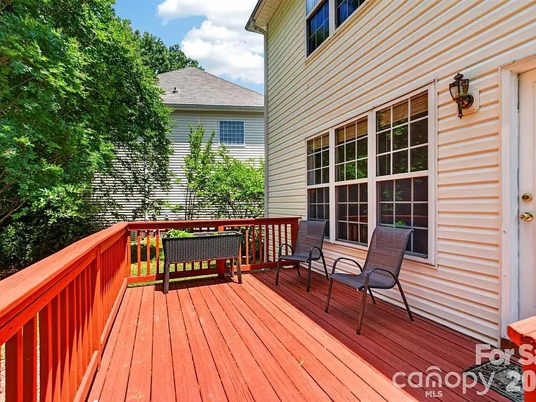 11005 Chilcomb Ct — Photo 40
