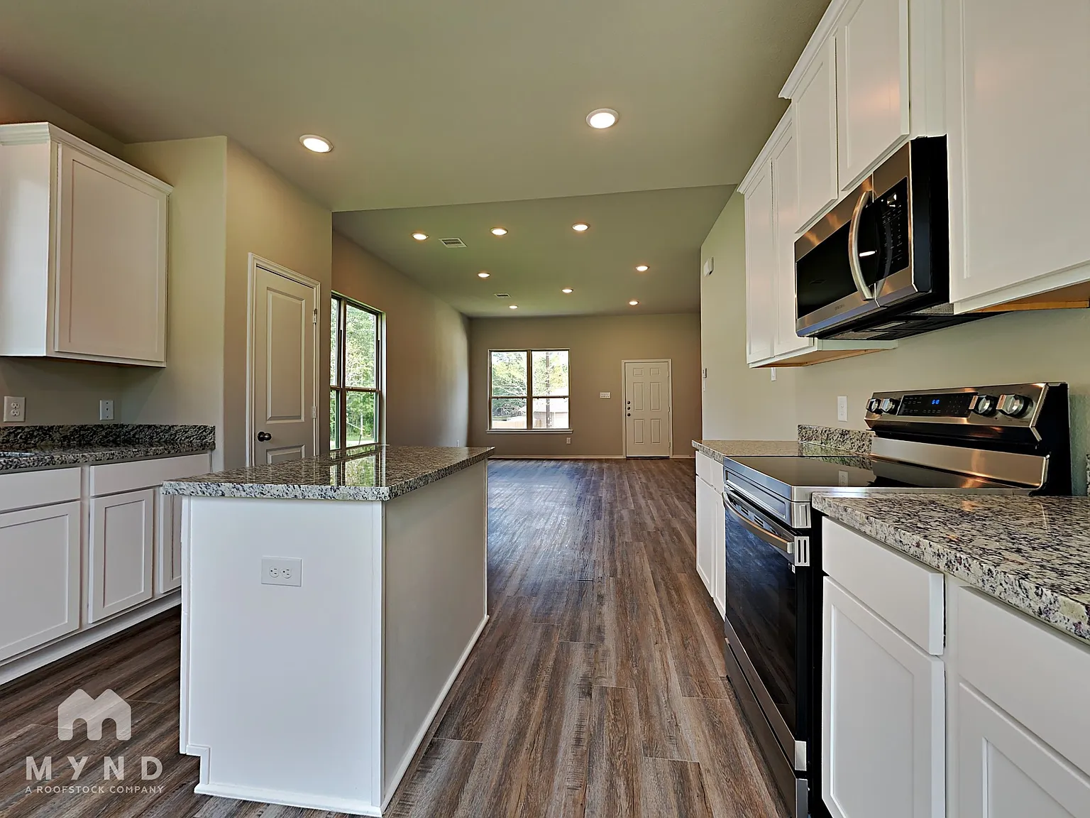4 bed, 2.5 bath, 1820 sqft, $1,815 — Photo 4