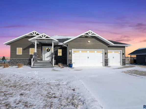 125 Caleb Ct, Parker, SD 57053