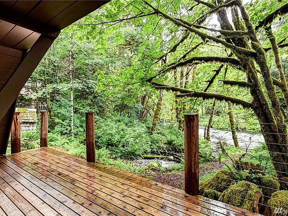 5th image of 10055 Foss River Pl NE