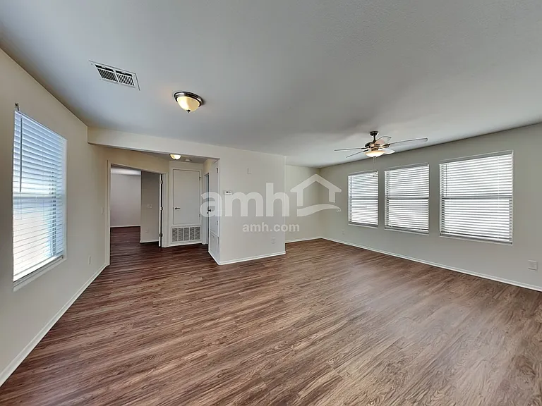 17182 N 184th Dr — Photo 7