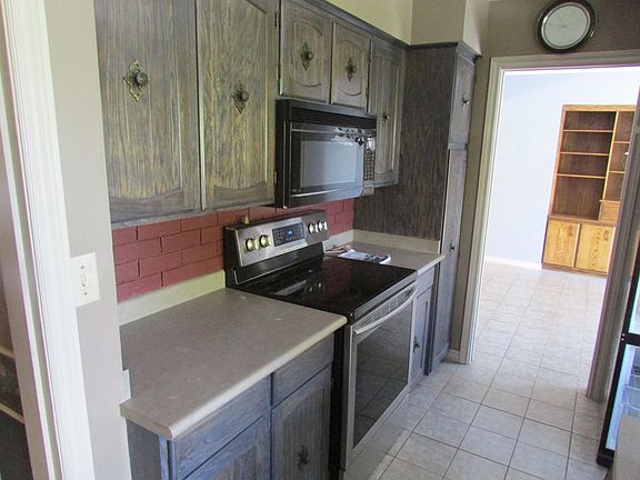 3rd image of 2475 Sugarpine St