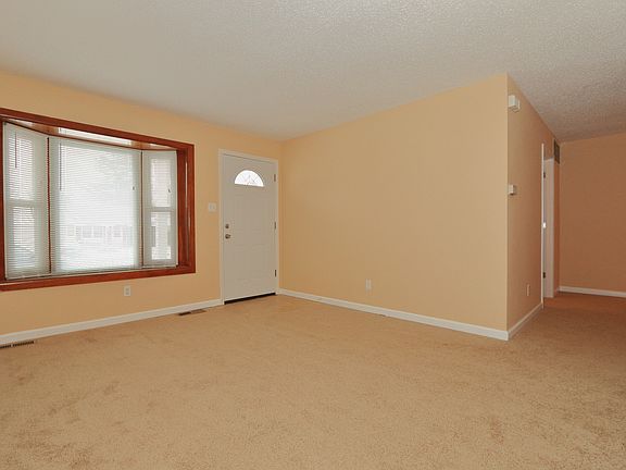 3rd image of 14427 Fox Chase Dr