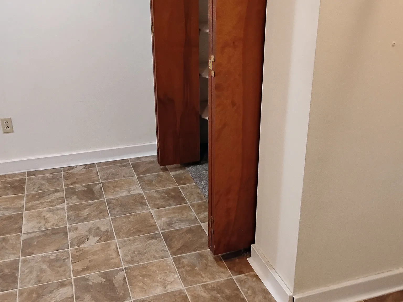 1 bed, 1300 sqft, $1,400 — Photo 3