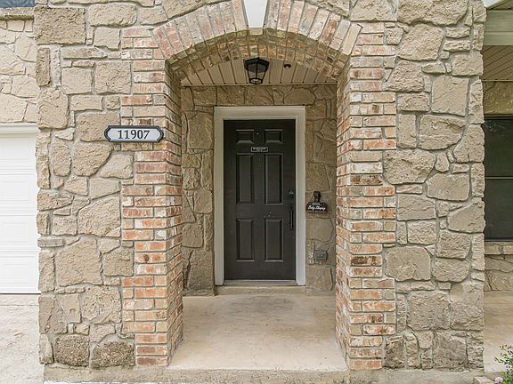 3rd image of 11907 Altamonte Oaks