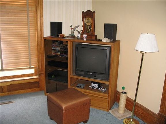 4th image of 736 E Military Ave
