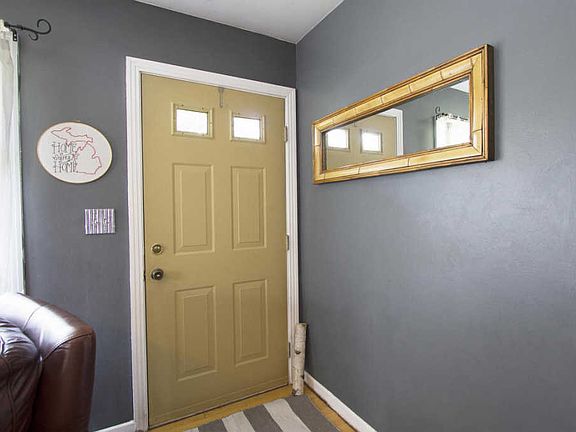 4th image of 2064 Janes Ave NE