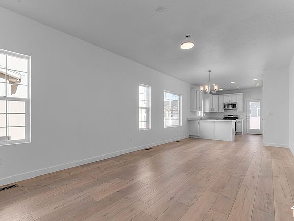 2nd image of 813 Pinyon Crest Rd #103