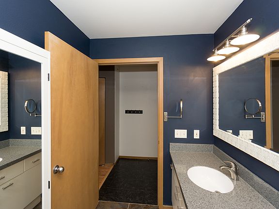 4th image of 412 11th Ave #1-310-1