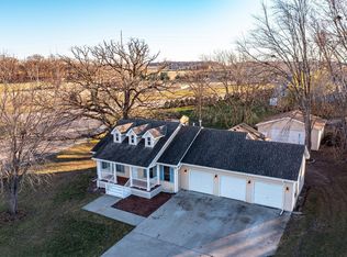 1024 Creekview Ln, Belle Plaine, MN 56011