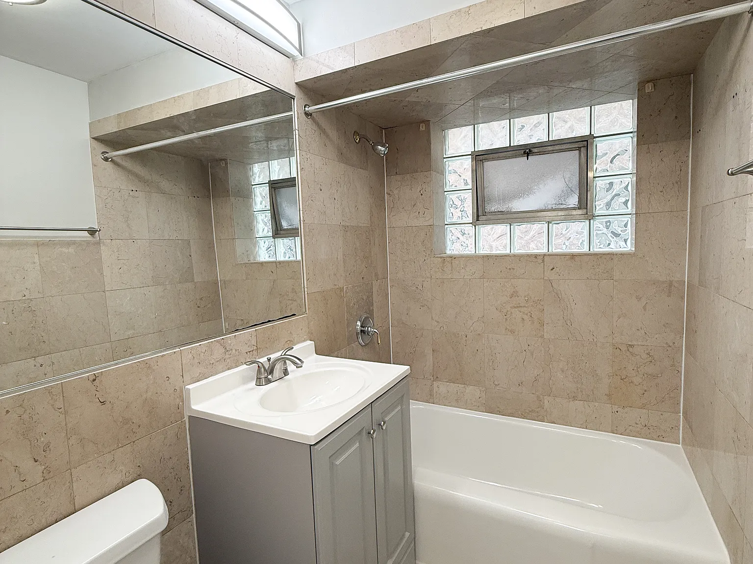 1 bed, 825 sqft, $1,275 — Photo 2