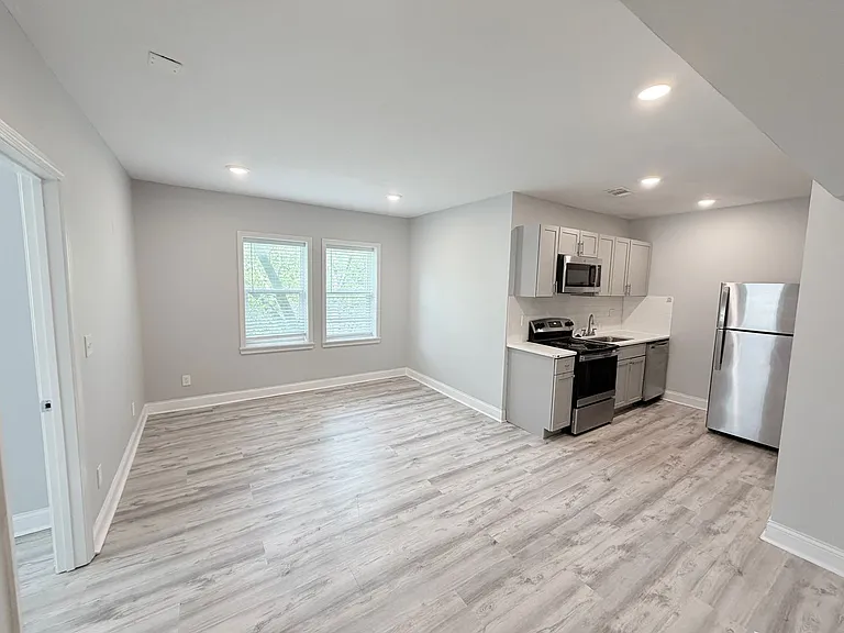 1205 E Armour Blvd — Photo 10