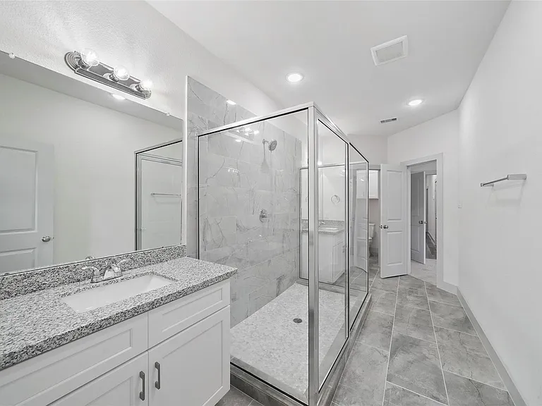 7242 Saint Augustine St #B — Photo 17