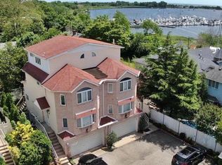 35 Coral Ct, Staten Island, NY 10308