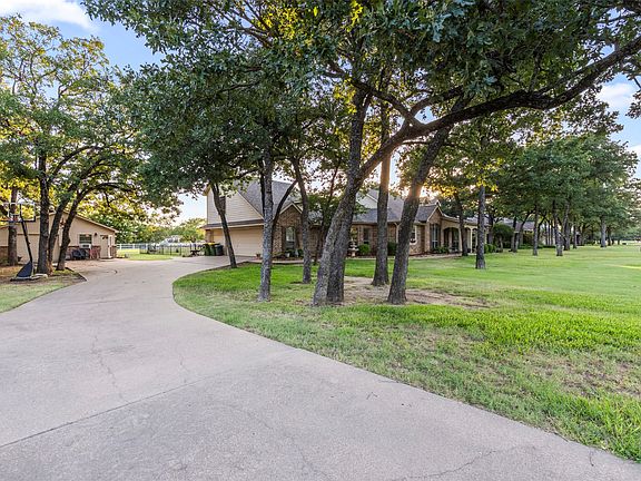 2nd image of 3900 Creekside Ct