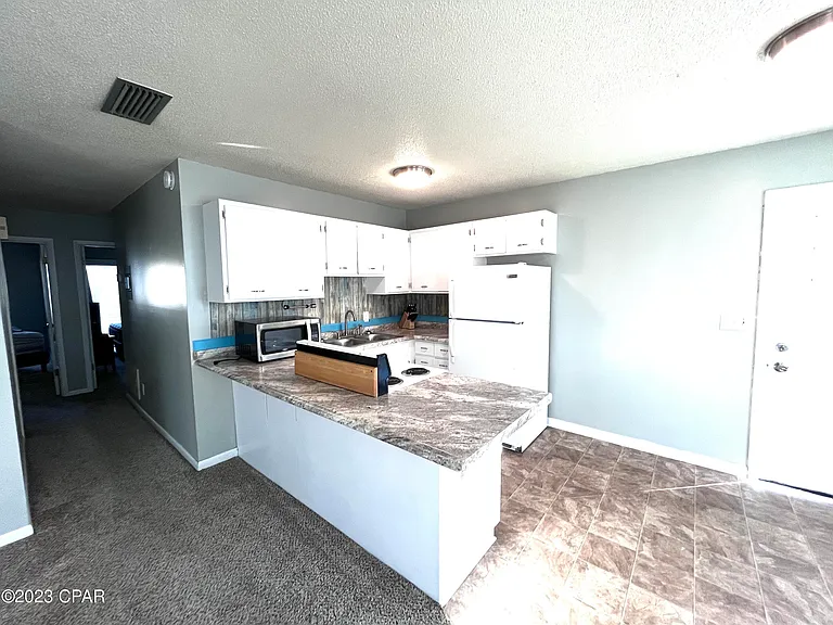 231 Poinsettia Dr #A — Photo 4