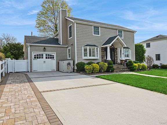 2nd image of 21 Crest Road E