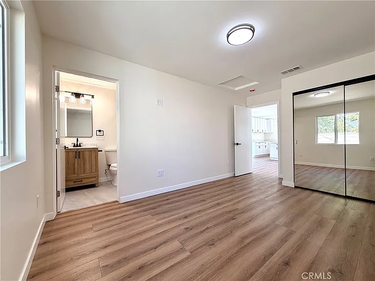 18756 Cohasset St — Photo 7