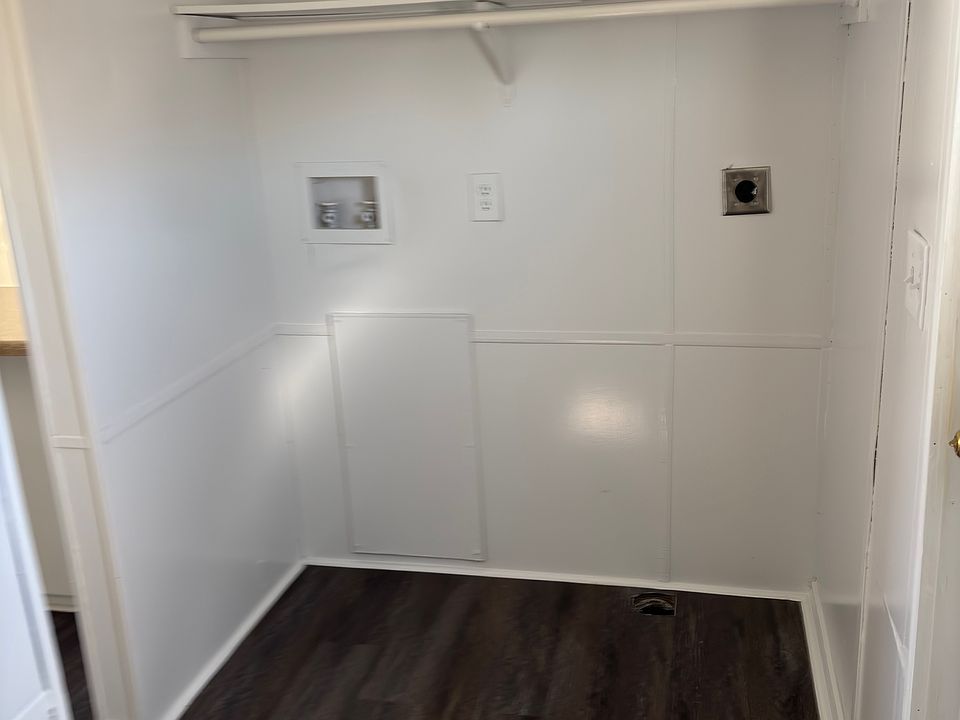 Washer/dryer hookups