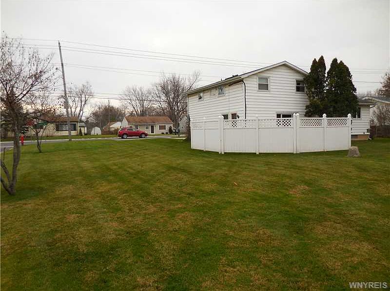 2nd image of 595 Lincoln Ave