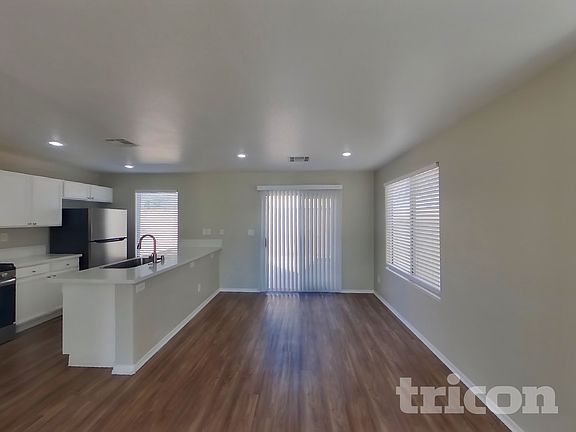 4th image of 6020 Saint Petersburg Dr