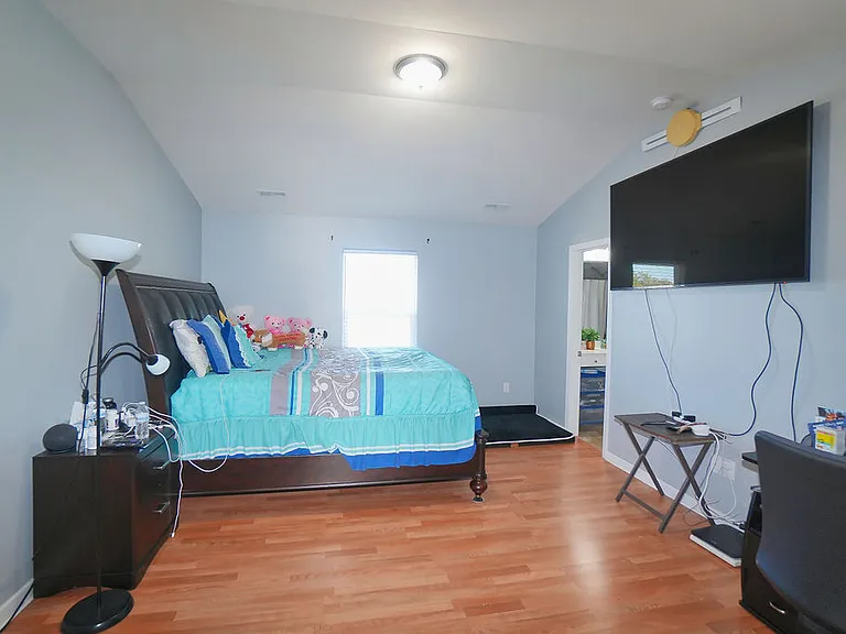 9728 Crooms Ct — Photo 12