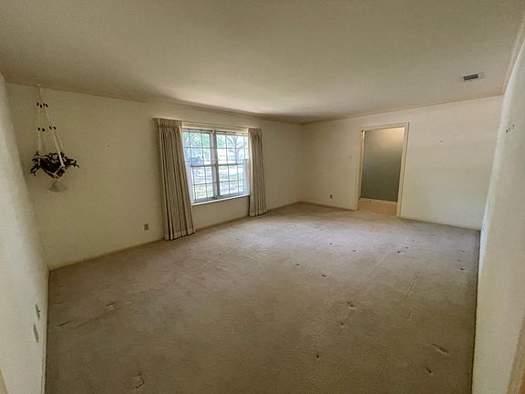 4th image of 2907 Greenlawn Pkwy