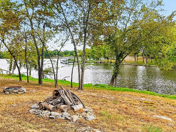 4th image of 1024 Club View Dr #B301