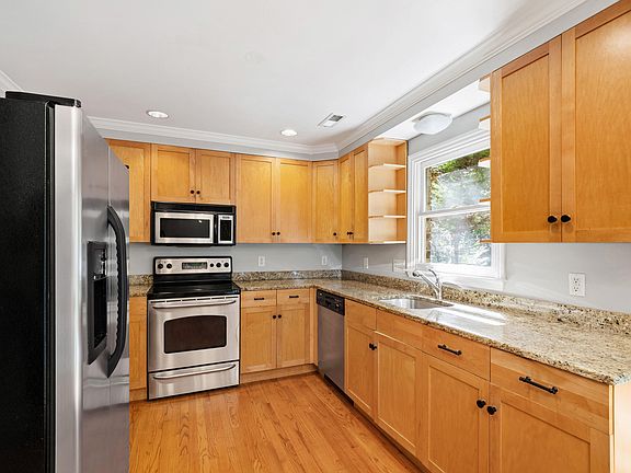 2nd image of 409 Smith Ave #102